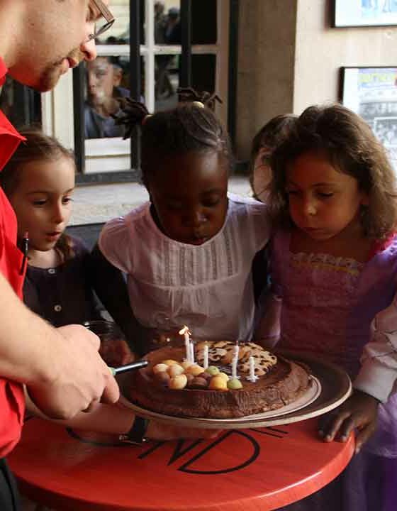 Anniversaire pour les petits enfants magie à Paris